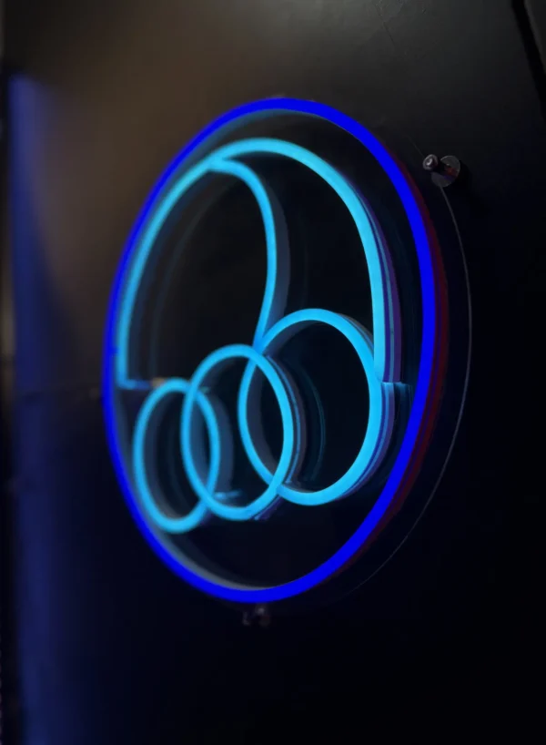 تابلو استقلال نئون